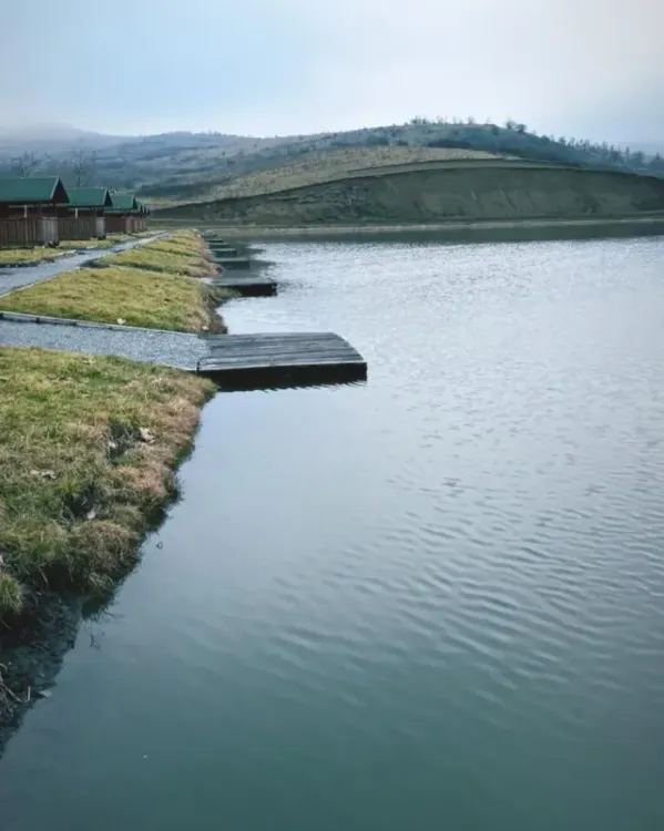 Lac CAPRIOARA — fotografia 1